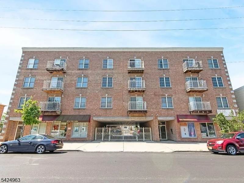 411 Chestnut St - Photo 1