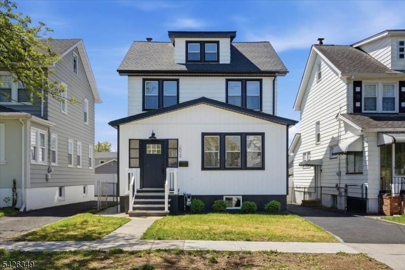 2024 Balmoral Ave - Photo 1