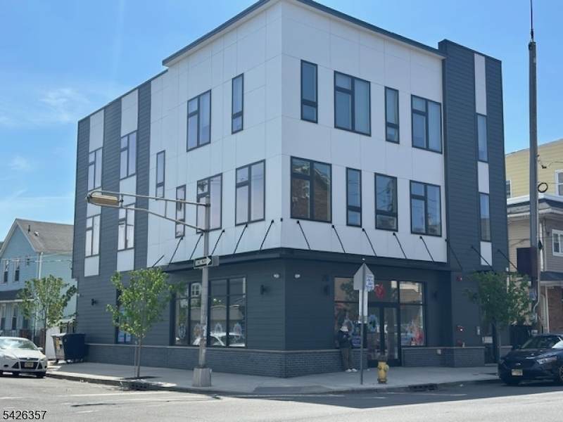 76 Pacific St - Photo 1