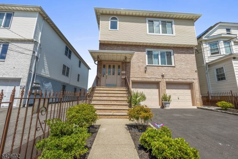939 Grove St - Photo 1