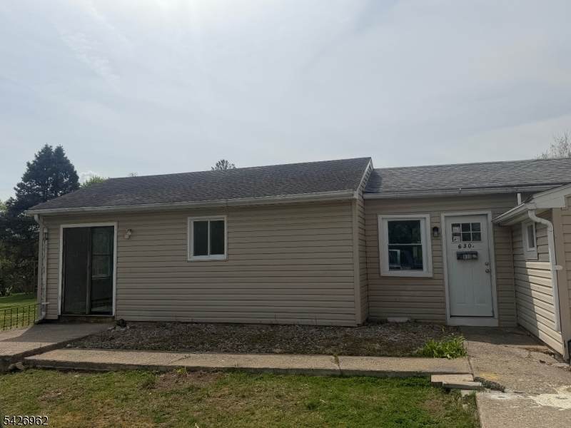 630 Dewey Ave - Photo 1