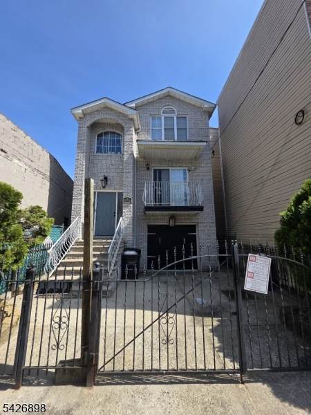 135 Highland Ave - Photo 1