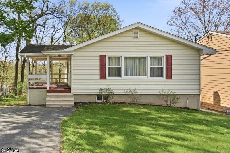 42 Erie Ave - Photo 1