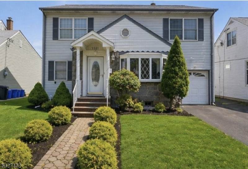1221 Oak Pl - Photo 1