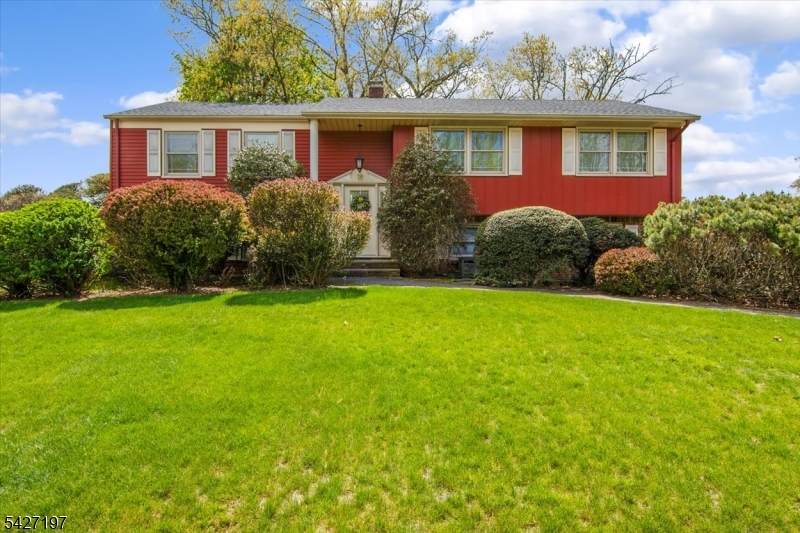8 Wedgewood Dr - Photo 1