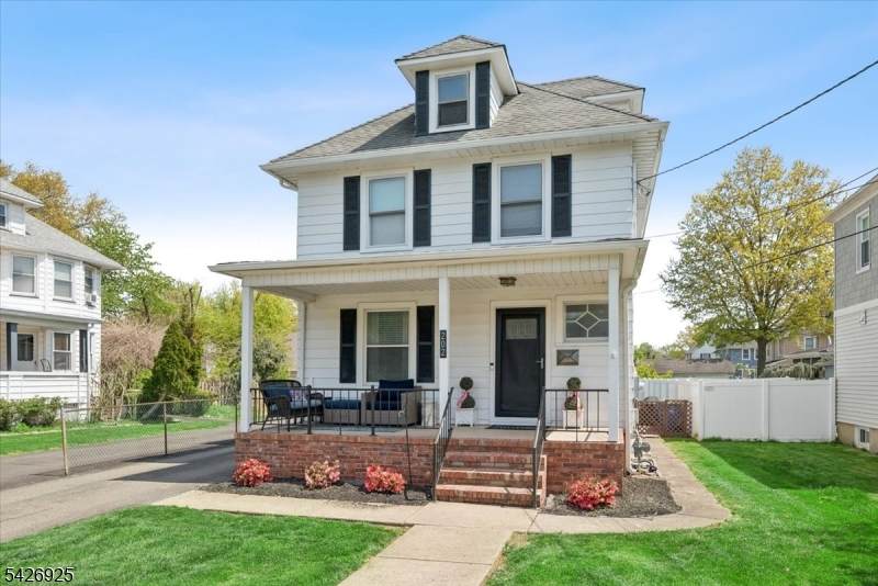 202 N Bridge St - Photo 1