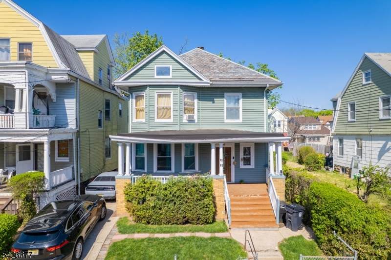 63 Saint Paul Ave - Photo 1