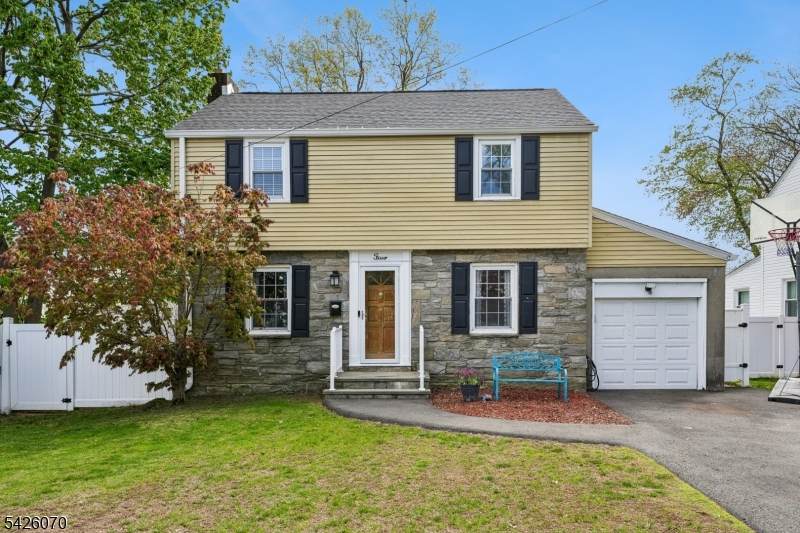 4 Greenwood Ave - Photo 1