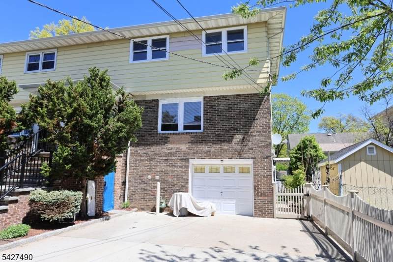 210 Walnut St - Photo 1