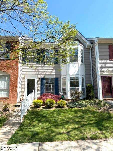 111 Columbus Dr - Photo 1