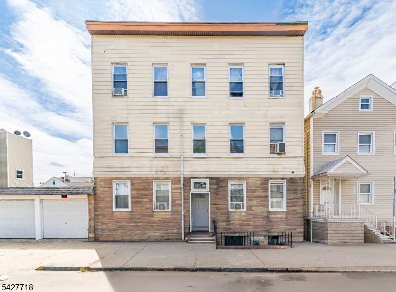 51 Richards St - Photo 1