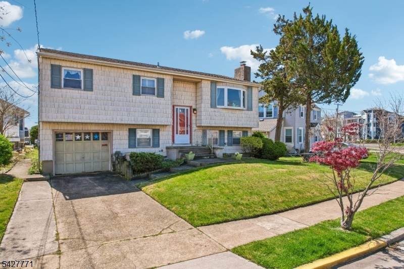 114 Harvard Ave - Photo 1