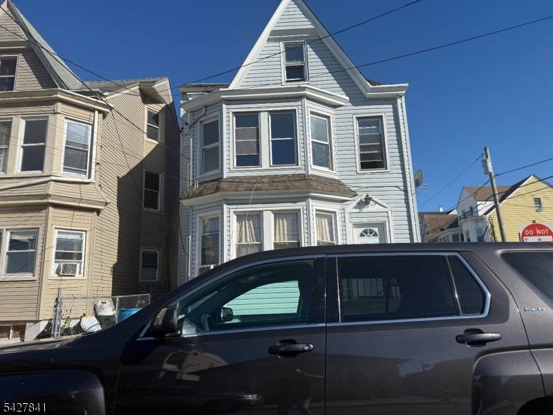 22 Doremus St - Photo 1