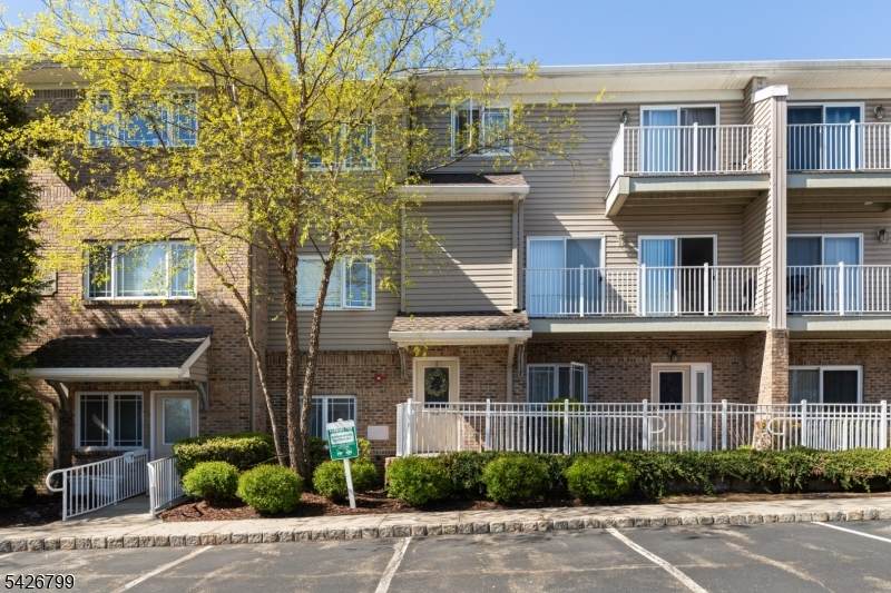 43 Manchester Ct - Photo 1