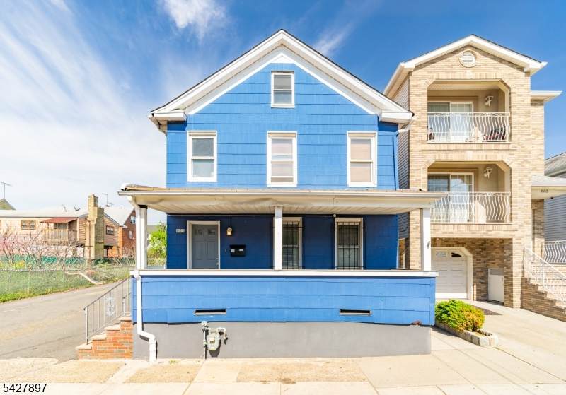 805 4Th Ave - Photo 1