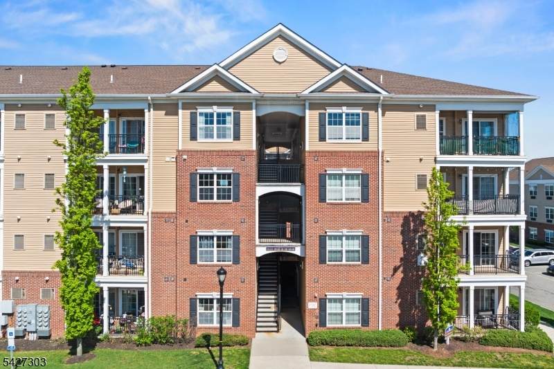 547 E Celebration Way - Photo 1
