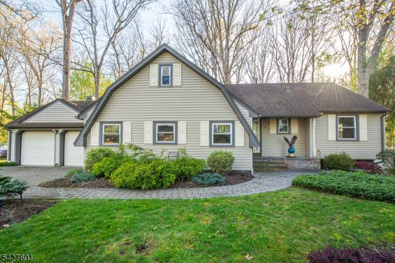 16 E Circuit Dr - Photo 1