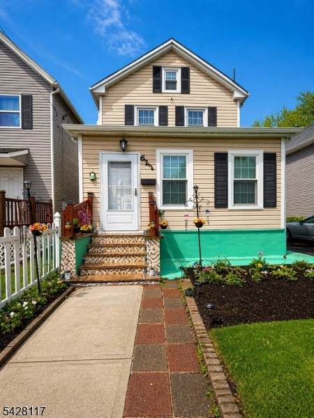 627 W 3rd - Photo 1