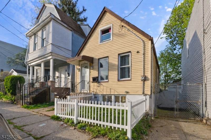 11 Tichenor Ter - Photo 1