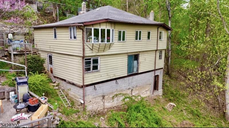 167 Lakeside Dr W - Photo 1