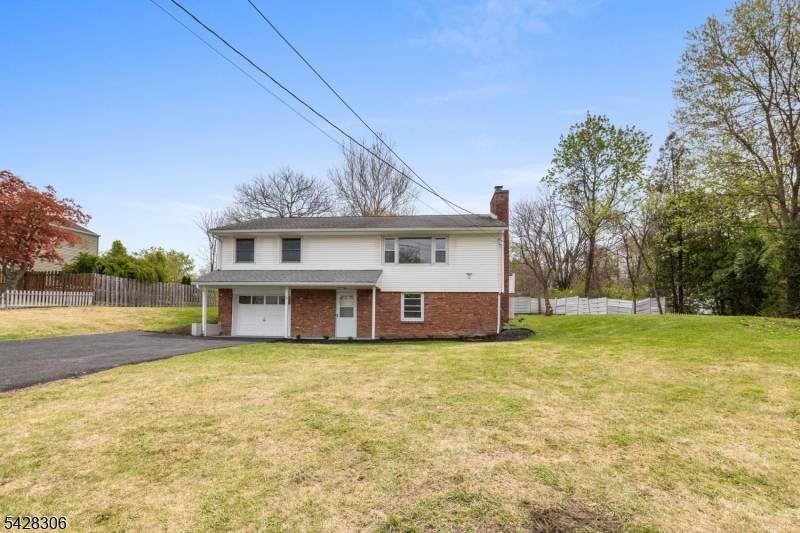 14 Lincoln Ave - Photo 1