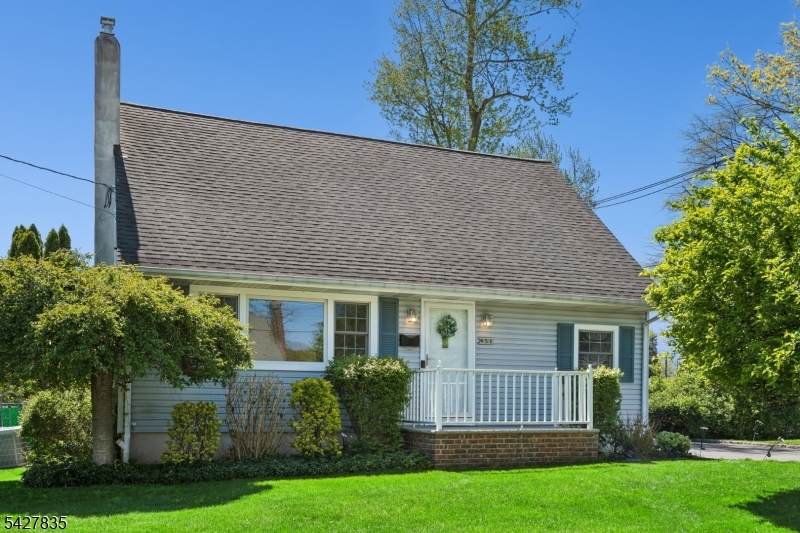 451 Pine Ave - Photo 1
