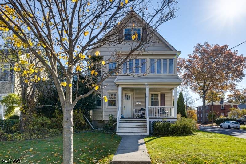 35 Burnside Ave - Photo 1