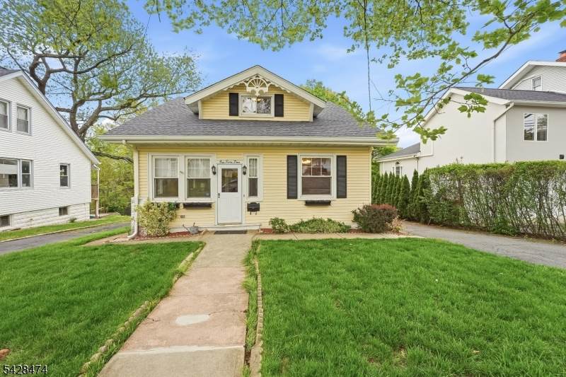 144 Crestwood Ave - Photo 1