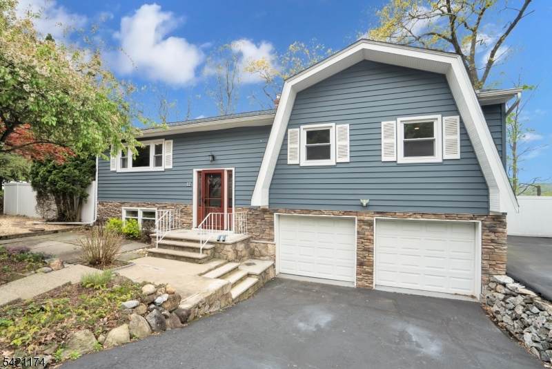 12 Stafford Dr - Photo 1