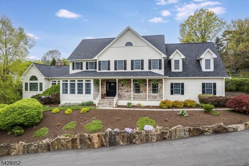 17 Spencer Dr - Photo 1
