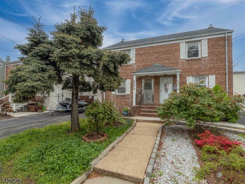 624 Summer St - Photo 1