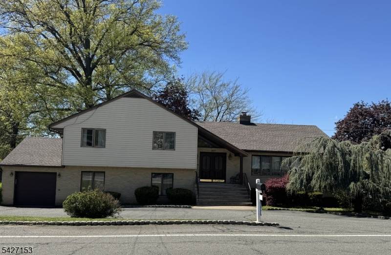 468 Lackawanna Ave - Photo 1