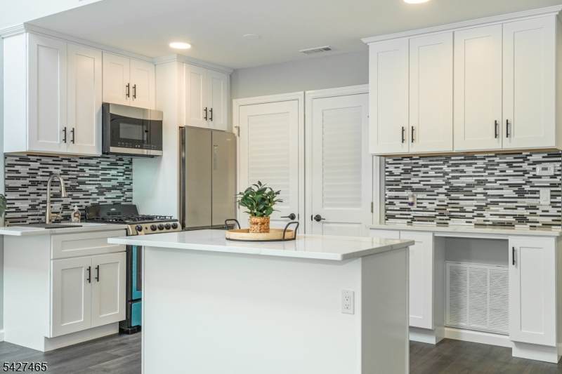 5 Gray Rock Dr - Photo 1