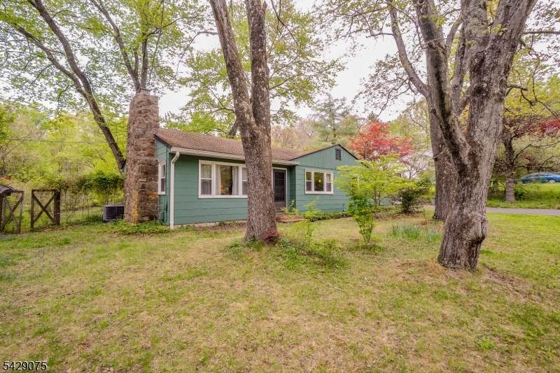 142 Spring Hill Rd - Photo 1