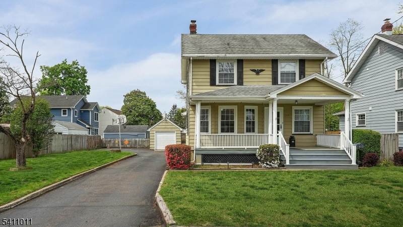 215 Fairfield Ave - Photo 1