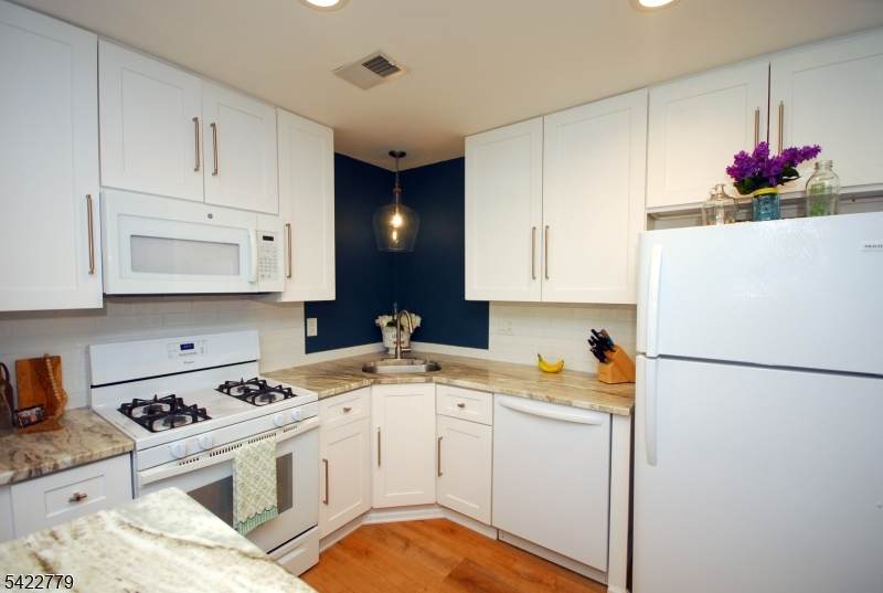 8 Henley Dr - Photo 1