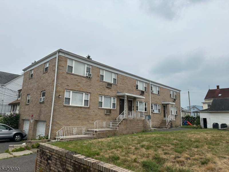 328 Dakota St - Photo 1