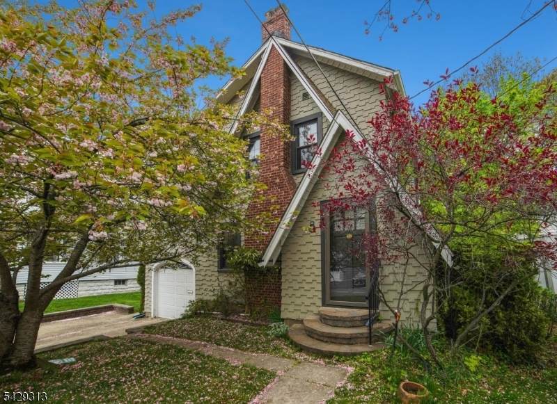 8 Brookside Pl - Photo 1