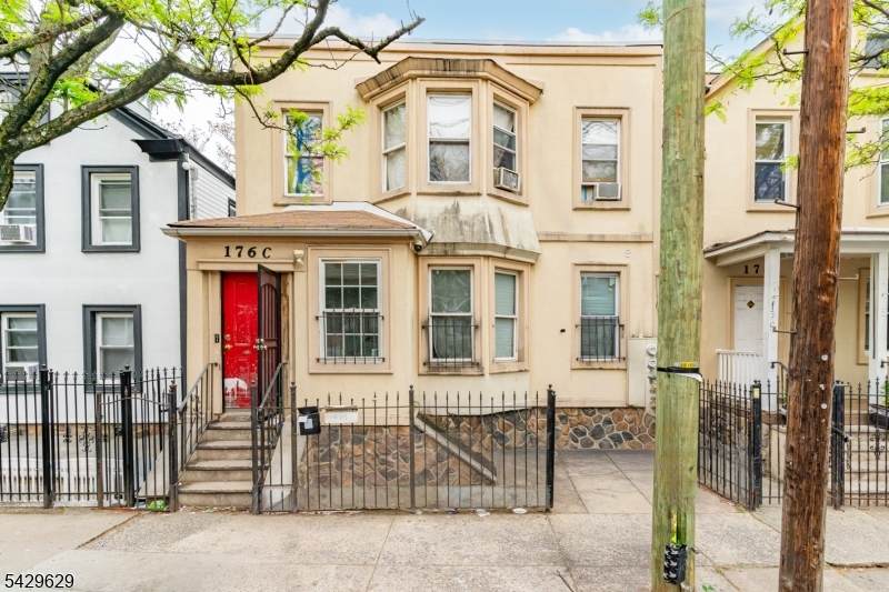 176 Parker St - Photo 1