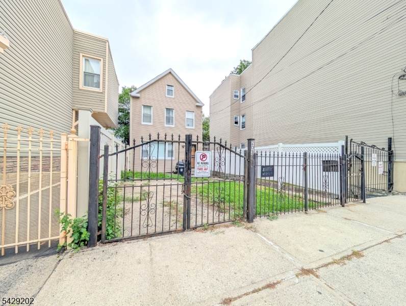 203 Lake St - Photo 1
