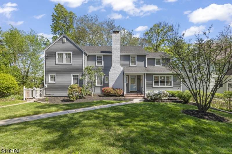 372 Wyoming Ave - Photo 1