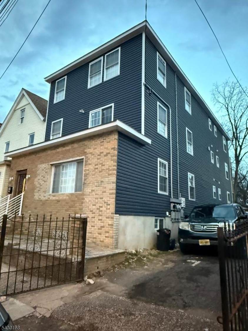 56 Cummings St - Photo 1