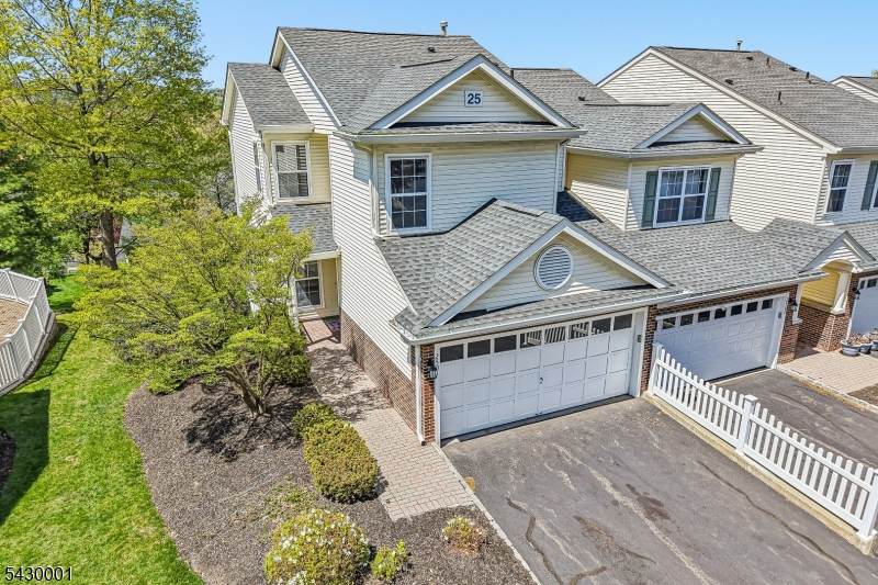 2501 Vantage Ct - Photo 1