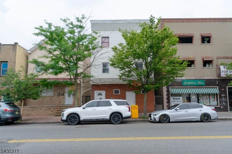 618 Elizabeth Ave - Photo 1