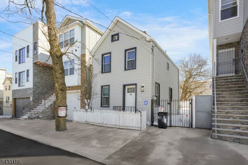 418 S 10Th St - Photo 1