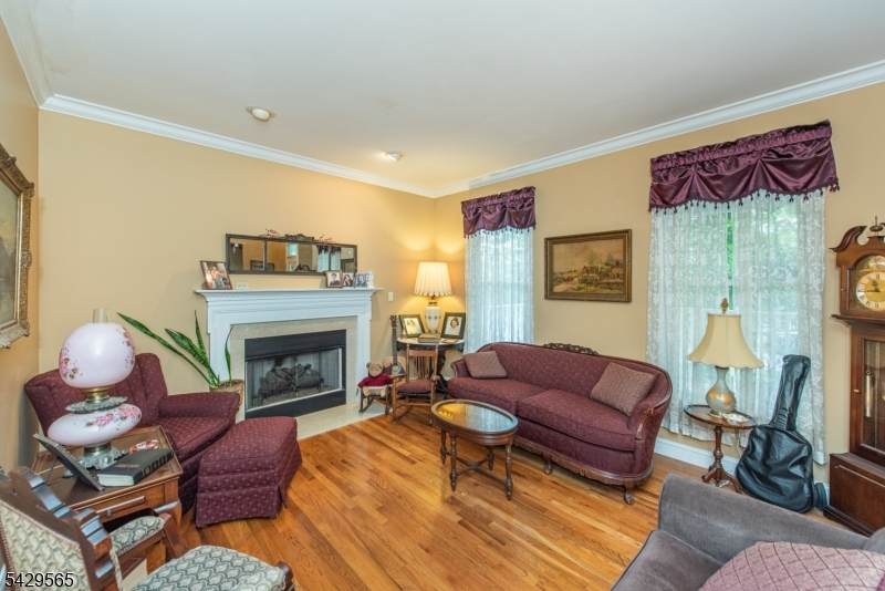https://bt-photos.global.ssl.fastly.net/gsmls/orig_boomver_1_4026200-2.jpg