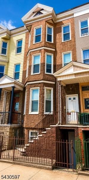 143 Hopkins Ave - Photo 1