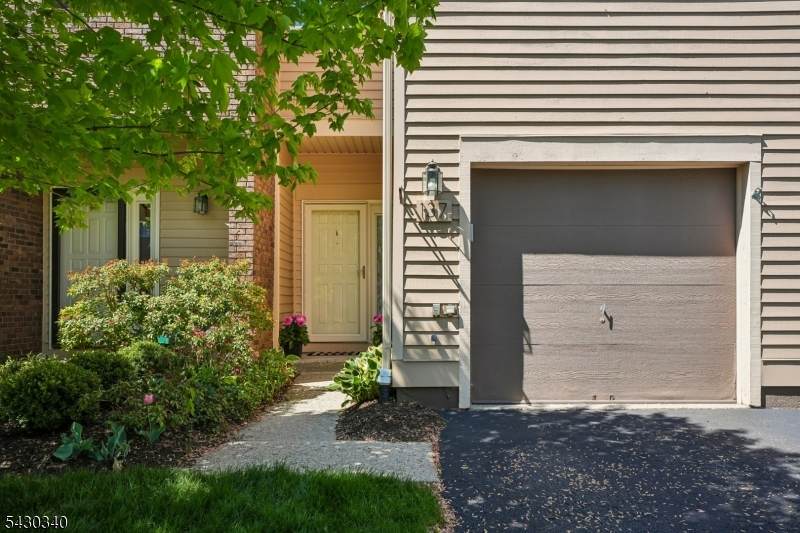 137 Kingston Ct - Photo 1
