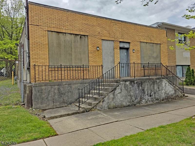 1252 South Ave - Photo 1