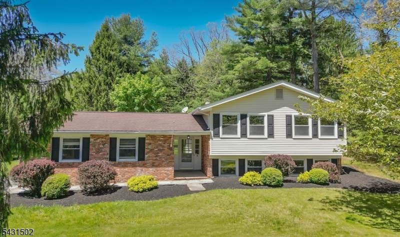 8 Woodland Dr - Photo 1